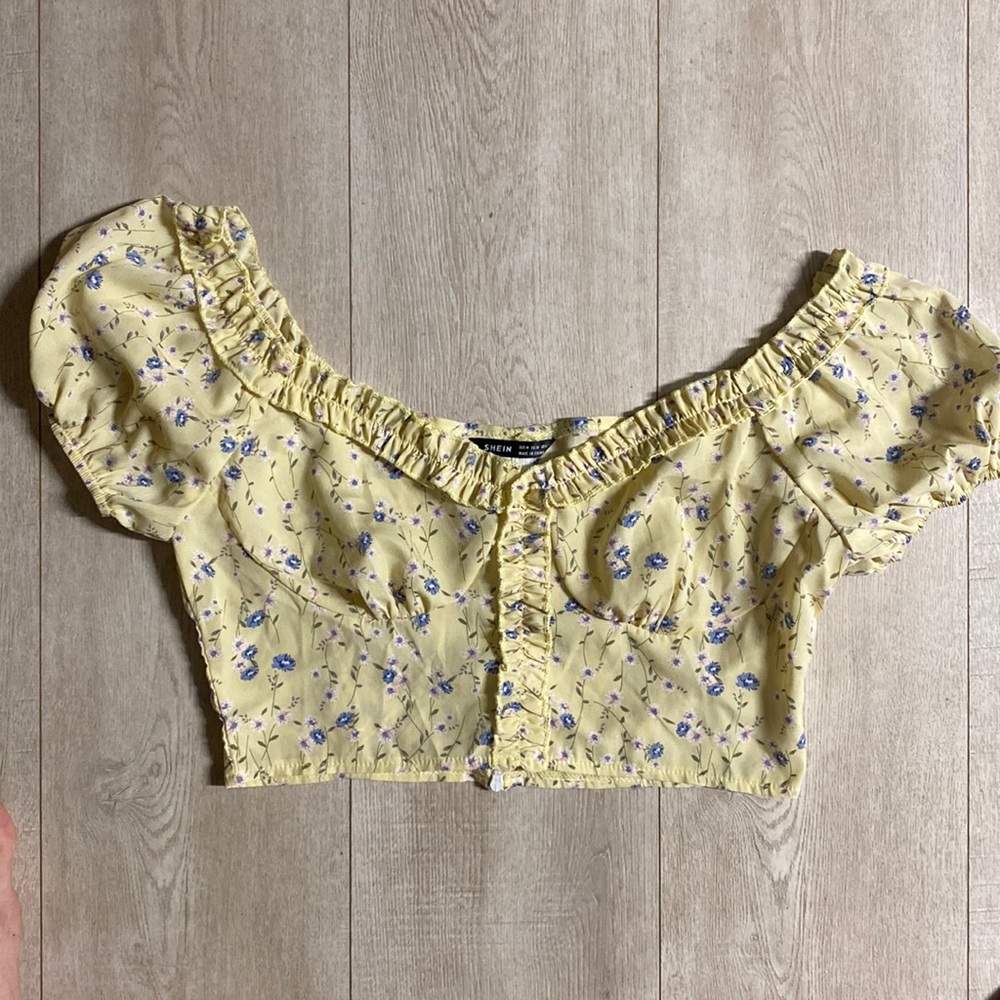 Shein top💛